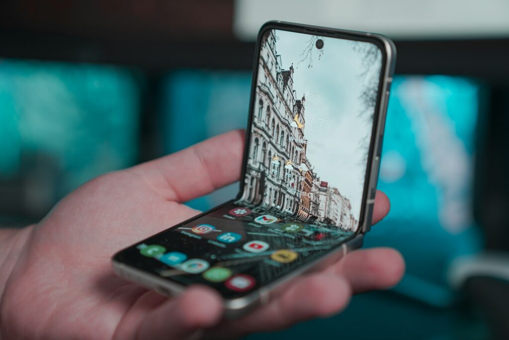 Mobile Technology Trends- Foldable Devices and User Experience Innovation - Mobile Technology Trends: Foldable Devices and User Experience Innovation | SmartTech News